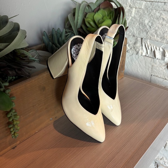 NWOT Almista Vince Camuto  Pointed Toe Slingback Chunks Heels    Cream - Picture 2 of 5